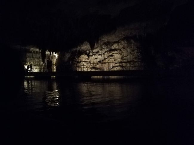 ドラゴン洞窟（内部）３２<br />ボートの中からの景色１