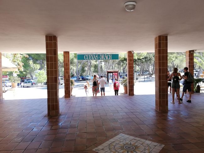 ドラゴン洞窟　（外）２