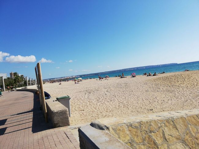 ホテルの近くのビーチ１