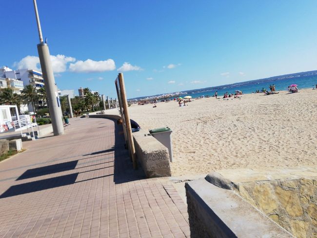 ホテルの近くのビーチ２