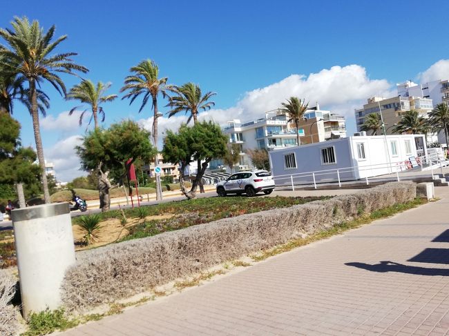 ホテルの近くのビーチ３