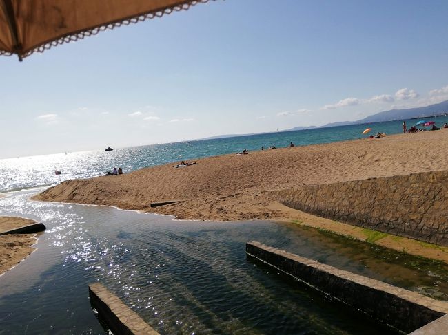 ホテルの近くのビーチ４