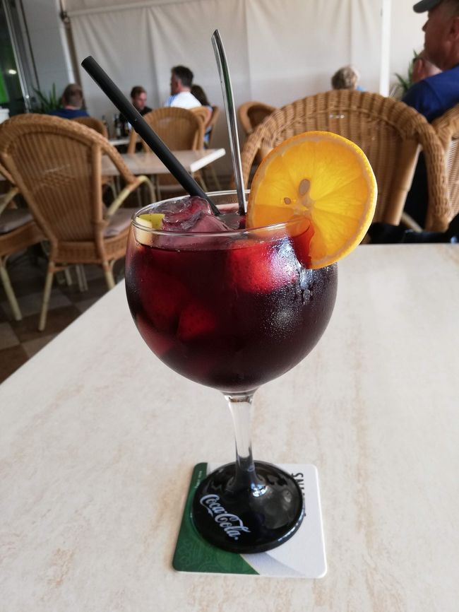 9/28(土）の夕食１<br />サングリア<br />凄いジャンボサイズでした<br />