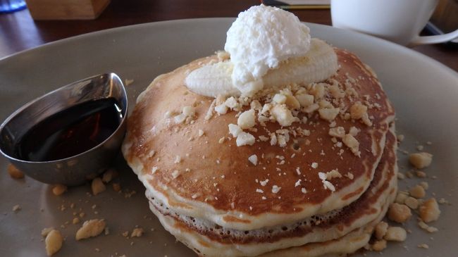 やっぱりパンケーキはバナナマカダミアナッツで。<br />一度トロピカルに浮気しちゃったけど、もう浮気はしません。