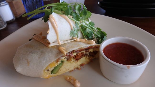 今回は初めてブリトーに挑戦。（カフナブリトー）<br />ボリュームがあって美味しい♪<br />これから色んな店で食べてみたい。