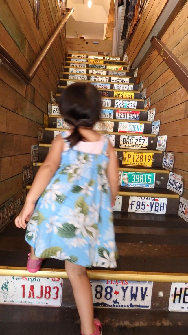 ケイキフラレッスンは雨のため中止。楽しみにしてたのに残念。<br />雨なので行動範囲も制限されるし、やることもないのでちょっとお散歩。<br />88teesのぞいてみたり。