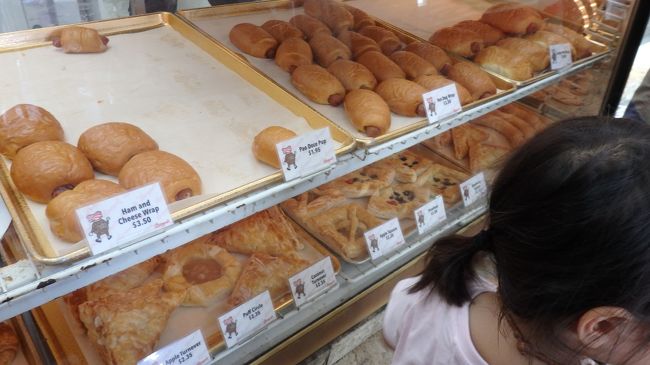 現地の人で何人か買っているのをみたバター餅なるものを買ってみた。帰国後に食べたけれど美味しかった。調べたらレシピが出てきたので家でも作れそう。