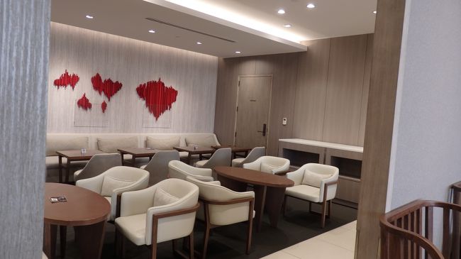 寛げる感じのソファー席も。