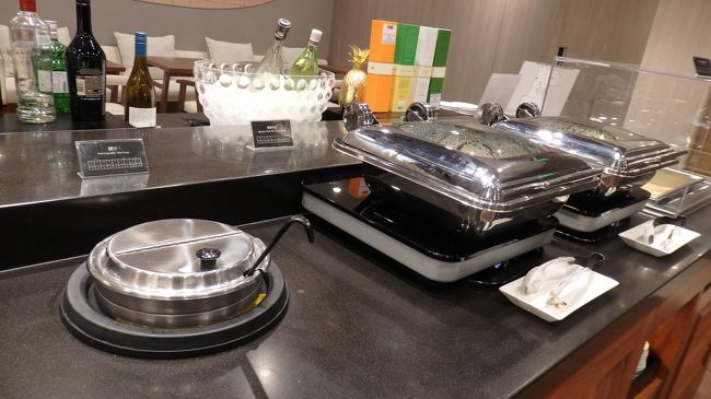 カレーと焼きそばと茹で野菜だったかな。<br />