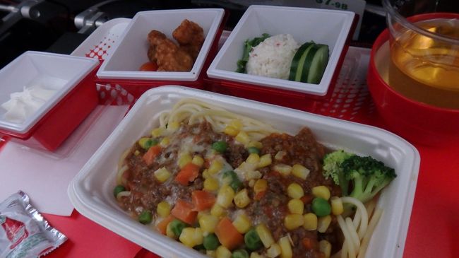 帰りのキッズミール。微妙な味。なんか薬っぽい匂いがするのは気のせい？