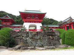 関門橋を見学した後は、赤間神宮に参拝です。
