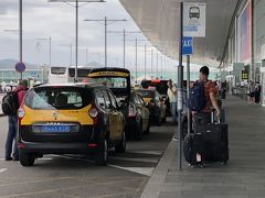 チェックアウトし,タクシーでバルセロナの空港へ。