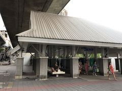 サパーンタクシン駅に来ました。
ここからシャトルボートでアジアティーク ザ リバーフロントへ向かいます。