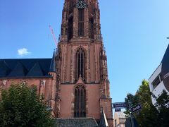 駅のすぐ近く、大聖堂に着きました。
無料で公開されています。

ドイツで訪れた教会の中で、一番観光客が多かったかも。でも荘厳な静かさがあって、中ではオルガンの音楽が流れています。