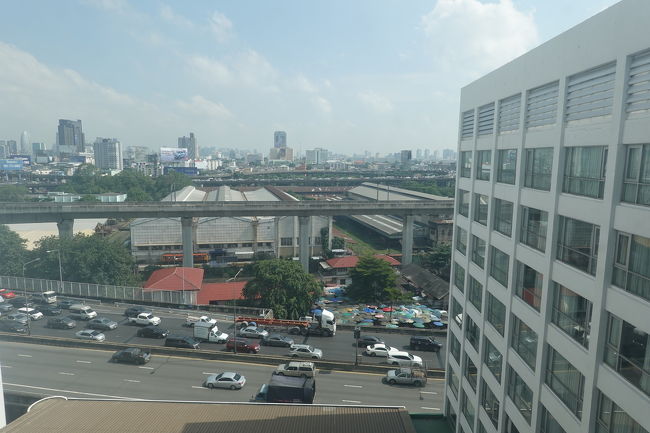 9/24（火）<br />客室からの眺め<br />目の前は高速道路ですが、音は全く気になりませんでした<br />今日もいい天気！