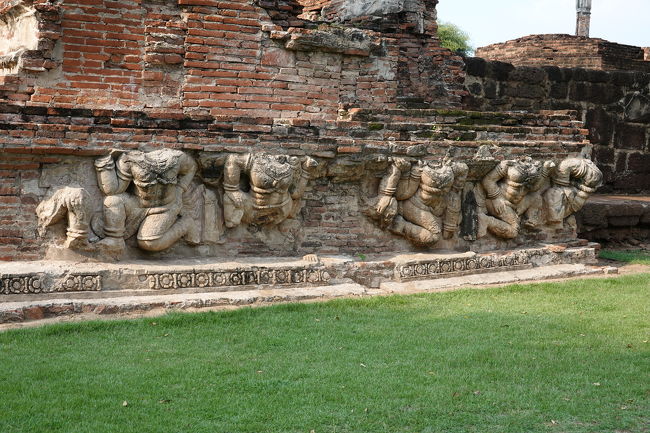 縁の下の力持ち<br />全員頭部が取れてしまっています<br />建立当時は荘厳だったことでしょう