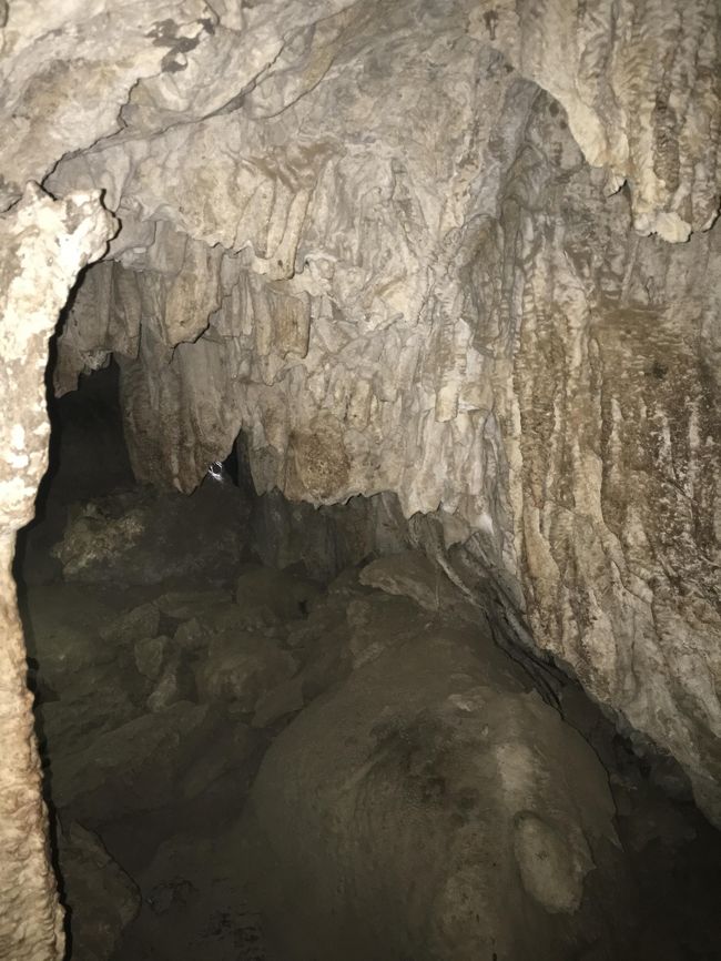 探検隊！<br /><br />ヘルメットなければ　頭危険な場所でした！