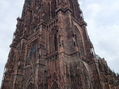 ストラスブール大聖堂
Cathédrale Notre Dame de Strasbourg

ストラスブールについてから、最初の観光はやはり大聖堂から。カトリックの大聖堂であり、その大部分はロマネスク建築だが、一般にゴシック建築の代表作とされている。