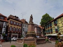 リボヴィレ Ribeauvillé

Fontaine Place de la Sinne
シンヌ広場
