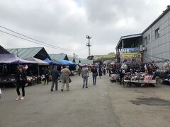 とにかく広大で、生鮮食品を見たかったのですが、うまくたどり着けません。
あわよくば市場メシとも思いましたが、事前に調べておくべきでした。