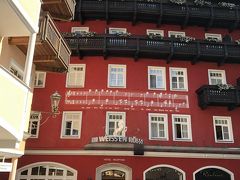 Hotel im Weissen Rossl。
ここはベナツキー作曲のオペレッタ『白馬亭にて』
の舞台になった場所です。
…ってあたかも見たことがあるような口調ですが
見てない(*´Д｀)