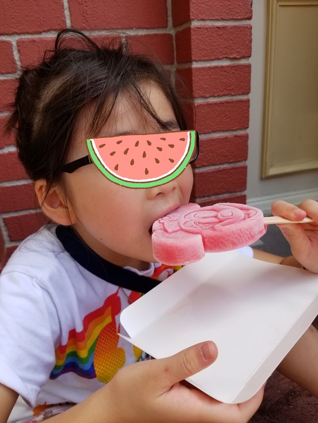 着いたら、とりあえずアイス食べる娘(笑)