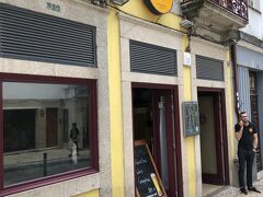 この日は夜のサッカー観戦まで特に予定はありません。
そうは言ってもお腹は空いてくるので先月もお邪魔した「Conga」にやって来ました。
アパートはメトロFaria Guimaraes駅近くなのでここまで徒歩で15分くらいです。