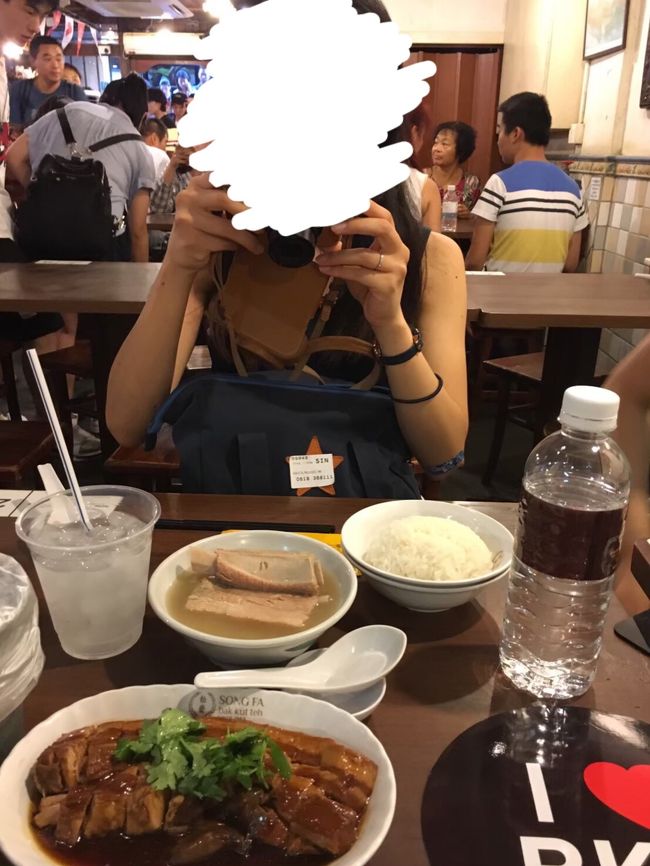 バクテーとはスペアリブを旨味スープで柔らかく煮たシンガポールの名物料理です。こちらのお店はスープおかわりOK。せっかくなので、角煮もオーダー。