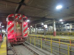 10:35、ユニオン駅にはなんと５分の早着。

ちょっと早いけど昼食を食べておこう。駅の建物内にはカフェがいくつかある。プレタ・マンジェ（Pret a Manger）を見つけたので、サンドイッチとオレンジジュースでランチ。11.24ドル也。