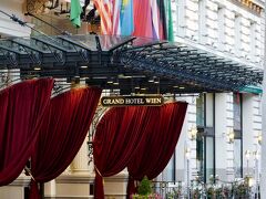 ウィーンで宿泊する「グランドホテルウィーン」にやって来ました。
場所はリング沿で楽友協会やインペリアルホテルの近くにあります。