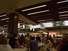 １３：４５
お腹がすいたのでそのまま徒歩にてアラモアナセンターへ

おなじみのマカイフードコート