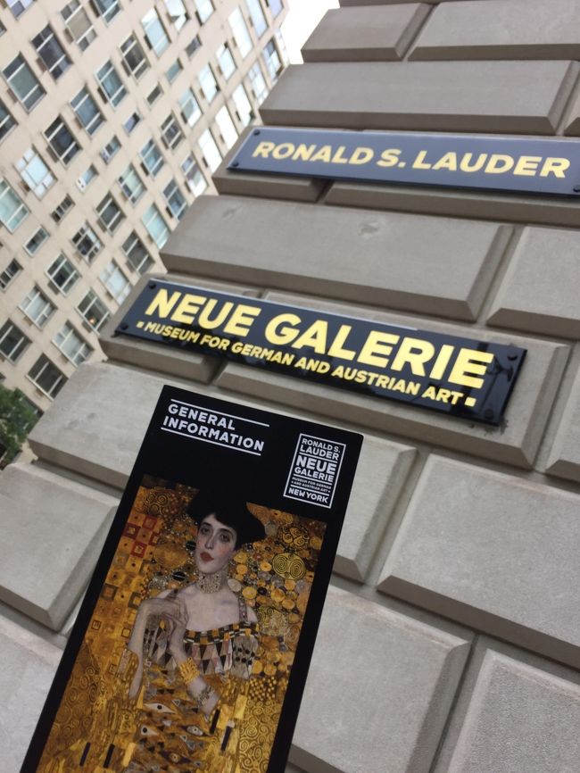 撮影禁止でしたが、クリムトの特別展が開催されてました。