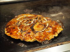 お夕飯はお好み焼きの美津の（だったと思う）へ。
混んでたけどおいしかったよ！海外のお客さんもたくさんいました。