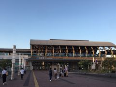 会食のお店まで　移動します。

高知駅

えらい近代的な駅やね！