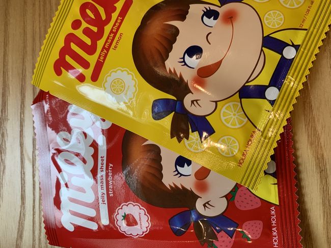 こちらも地下街のHolika Holikaにて<br />ペコちゃんとのコラボはいつもチェックしてます。<br />使ってみましたが・・・フィット感がイマイチ(;^ω^)<br />お土産にはウケそうです。