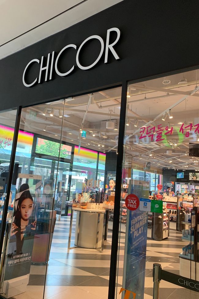 CHICORが出来てました！<br />ビル内を通過してホテルに行きやすくなっていろんな意味で便利<br />CHICORとOLIVE YOUNGが隣同士であります。<br />西面地下モール16出口でたとこ。