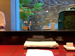 ホテルに戻ってきたら、あっという間に夕食タイム。
今夜はホテル内のレストラン「水暉」でお寿司をいただきます。