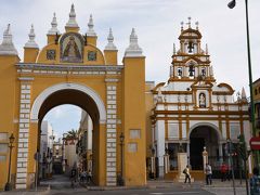 マカレナ門Arco de la Macarenaとマカレナ教会Basilica de la Macarena 

有名なマカレナの希望の,聖母を祀っていた教会が火事で焼失したため、今のネオバロック様式の教会が 1949 年に建設された、新しい教会

マカレナ門は17世紀に造られている