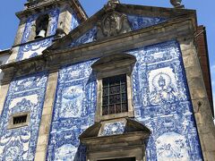 アルマス教会、側面一面の大きなアズレージョがつとに有名ですが、正面もなかなか素晴らしいです。