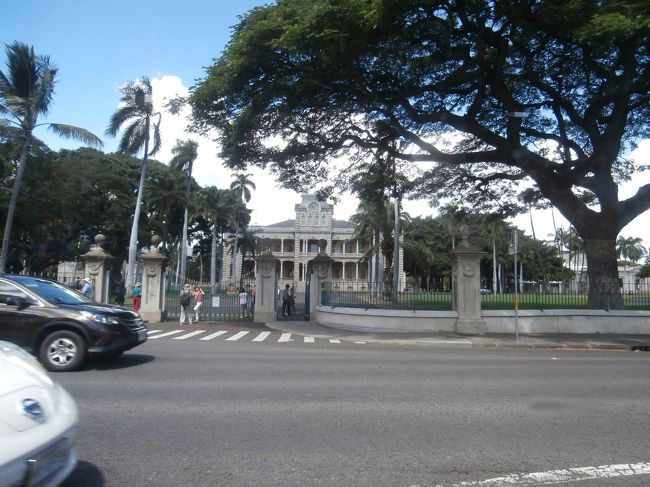 １時間ちょっとの散策を終えて　ワイキキにバスで戻ります