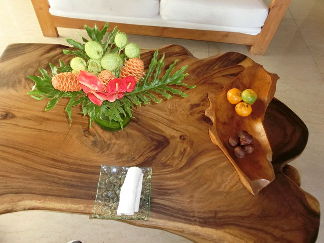 席に座ってゆったりとチェックイン。<br />おしぼりを頂いてスッキリと。