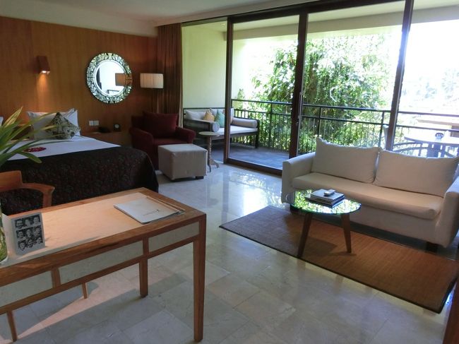 まだ12時を回ったばかりの時間でしたが、お部屋に入ることが出来ました。<br />今回バリ王さんのツアーで行ったのですが、ガイドさんがすぐ入れるようにと交渉してくれたみたいです。<br />ありがとうございます。<br /><br />入り口から見たお部屋。