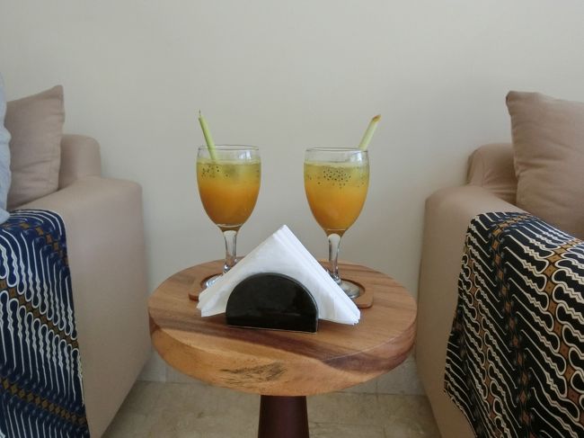 さっきとはまた違ったタイプのジュース。<br />ただやっぱりジンジャー風味はします。<br />美味しい！<br /><br />施術してくれたセラピストさんにチップを渡したかったのですが、セラピストという言葉を忘れてしまいあたふた日本語でなんていうんだっけと会話していたら、「in English！」とスタッフの方に怒られちゃいました。ちょっと違うんじゃないかなぁと思った瞬間（心が狭くてすいません）。