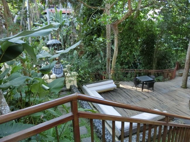 レストラン横の階段を降りるとこのようなスペースが。