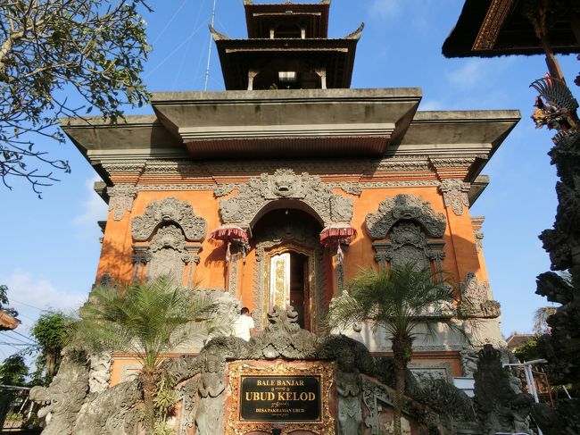 集会場のようです。<br />こういう何気ない地元に根付いた場所に来てみたかったんです。<br />ウブドに来れて本当よかったなぁ。