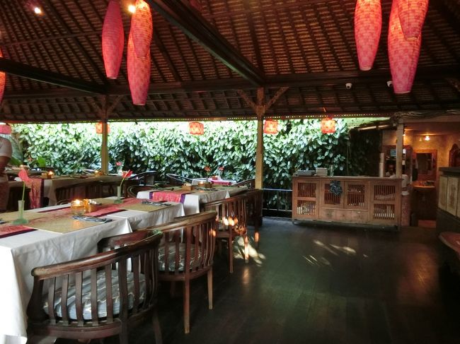 お夕食の時間には早すぎる来店だった為、店内はほぼガラガラでした。