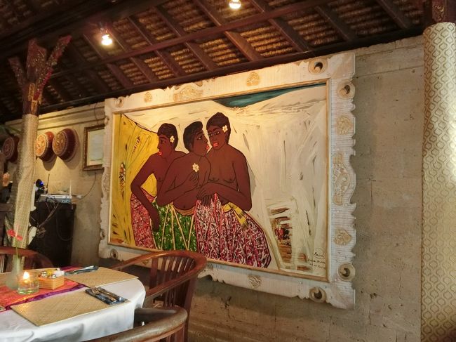 店内の壁にあるバリ絵画。<br />素敵ですね＾＾