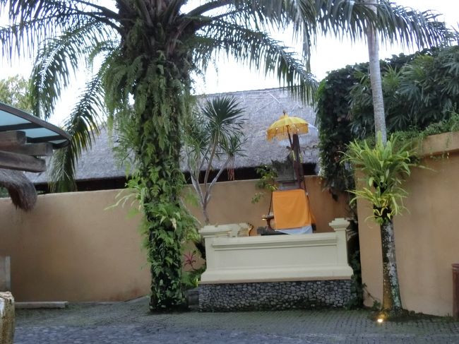 ロビー入り口にあるバリの神様かな。<br />バリの方は本当に信仰深いですよね。