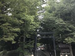 諏訪神社は上社・下社とあって、さらに秋宮・春宮と細かく分かれています。
季節は秋に近いのでまずは秋宮を