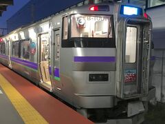 4時間以上をかけて、新幹線は終点の新函館北斗駅に到着。
はこだてライナーに乗り換えて、宿を取っている函館に向かいました。
